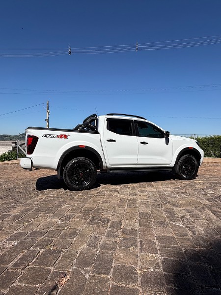 NISSAN FRONTIER 2.3 PRO4X 4X4 CD BI-TURBO 2023/2024 BOSCO AUTOMÓVEIS GUAPORÉ / Carros no Vale