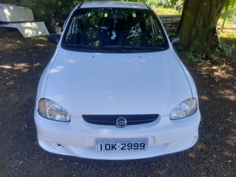 CHEVROLET CORSA 1.0 CLASSIC 8V /2008 RENAUTO VEÍCULOS LAJEADO / Carros no Vale