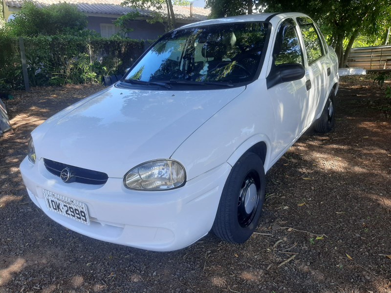 CHEVROLET CORSA 1.0 CLASSIC 8V /2008 RENAUTO VEÍCULOS LAJEADO / Carros no Vale