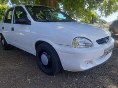 CHEVROLET CORSA 1.0 CLASSIC 8V /2008 RENAUTO VEÍCULOS LAJEADO / Carros no Vale