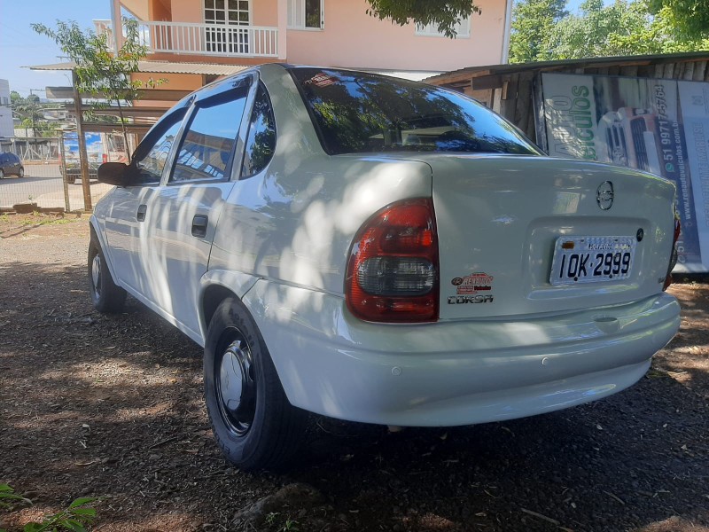 CHEVROLET CORSA 1.0 CLASSIC 8V /2008 RENAUTO VEÍCULOS LAJEADO / Carros no Vale