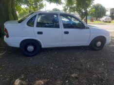 CHEVROLET CORSA 1.0 CLASSIC 8V /2008 RENAUTO VEÍCULOS LAJEADO / Carros no Vale