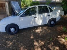 CHEVROLET CORSA 1.0 CLASSIC 8V /2008 RENAUTO VEÍCULOS LAJEADO / Carros no Vale