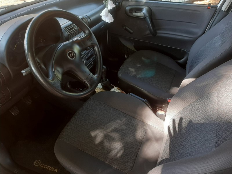CHEVROLET CORSA 1.0 CLASSIC 8V /2008 RENAUTO VEÍCULOS LAJEADO / Carros no Vale