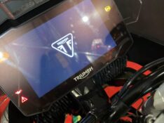 TRIUMPH TIGER 900 900 RALLY PRO /2023 EXCLUSIVO VEÍCULOS SANTA CRUZ DO SUL / Carros no Vale