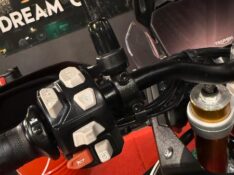 TRIUMPH TIGER 900 900 RALLY PRO /2023 EXCLUSIVO VEÍCULOS SANTA CRUZ DO SUL / Carros no Vale