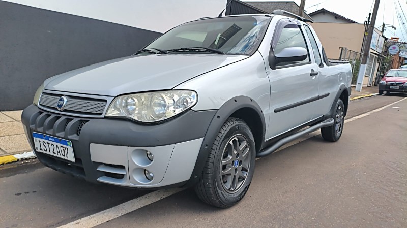 FIAT STRADA C.ESTENDIDA TREKKING 1.4 2006/2006 ADRIANO VEÍCULOS CRUZEIRO DO SUL / Carros no Vale