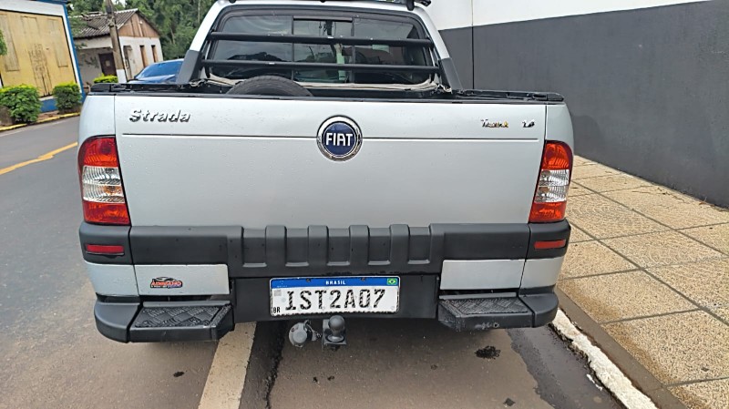 FIAT STRADA C.ESTENDIDA TREKKING 1.4 2006/2006 ADRIANO VEÍCULOS CRUZEIRO DO SUL / Carros no Vale