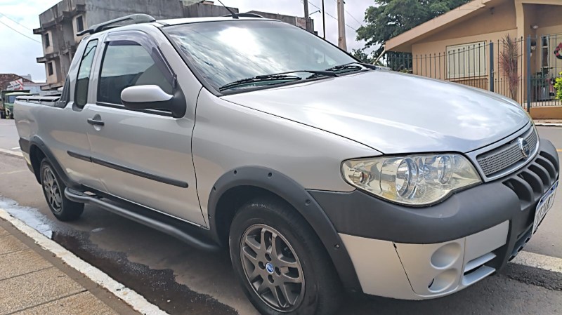 FIAT STRADA C.ESTENDIDA TREKKING 1.4 2006/2006 ADRIANO VEÍCULOS CRUZEIRO DO SUL / Carros no Vale