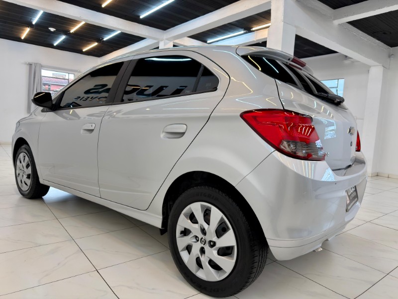 CHEVROLET ONIX 1.4 LT 2016/2016 LUCAS AUTOMÓVEIS BOM RETIRO DO SUL / Carros no Vale