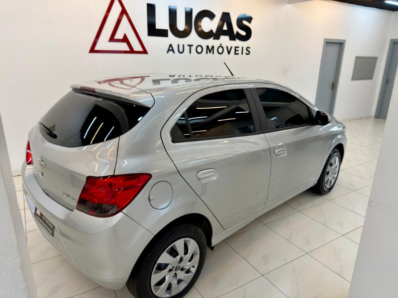 CHEVROLET ONIX 1.4 LT 2016/2016 LUCAS AUTOMÓVEIS BOM RETIRO DO SUL / Carros no Vale