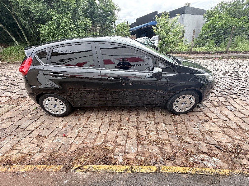 FORD FIESTA 1.5 2014/2014 ELY AUTOMÓVEIS LAJEADO / Carros no Vale