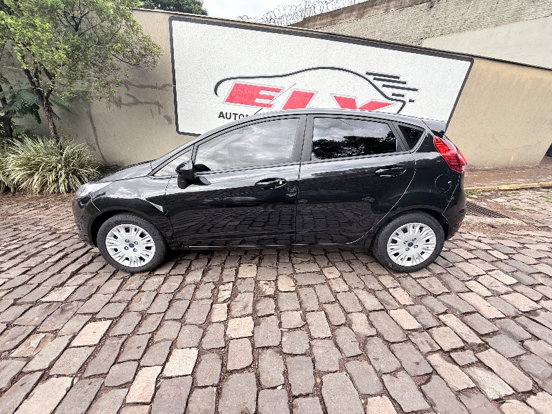 FORD FIESTA 1.5 2014/2014 ELY AUTOMÓVEIS LAJEADO / Carros no Vale