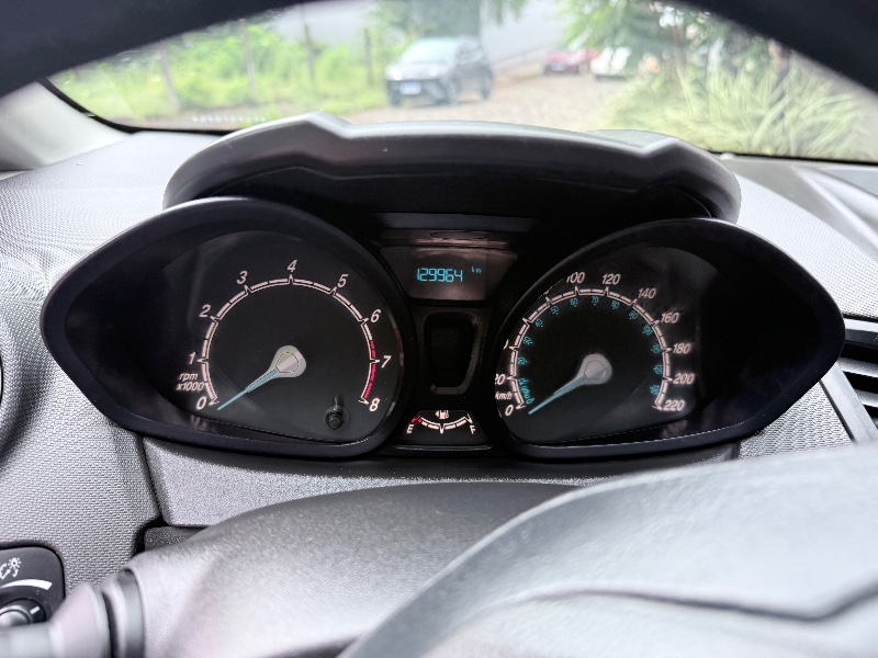 FORD FIESTA 1.5 2014/2014 ELY AUTOMÓVEIS LAJEADO / Carros no Vale