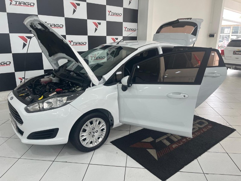 FORD FIESTA 1.5 SE HATCH 16V 2015/2015 TIAGO AUTOMÓVEIS VENÂNCIO AIRES / Carros no Vale
