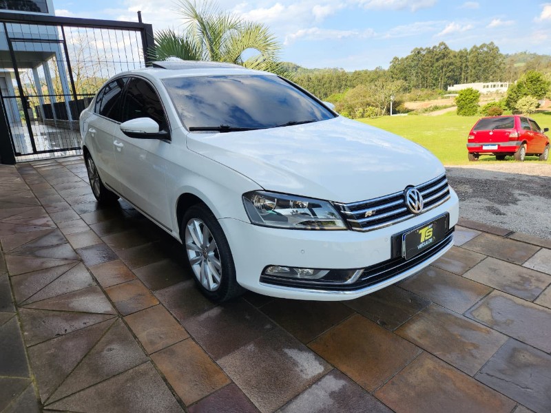 VOLKSWAGEN PASSAT 2.0 TSI DSG 2011/2012 TS VEÍCULOS ANTA GORDA / Carros no Vale