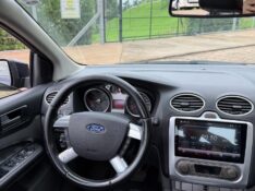 FORD FOCUS SEDAN FOCUS 2.0 TITANIUM PLUS SEDAN 16V FLEX 4P AUTOMÁTICO 2012/2012 BOSCO AUTOMÓVEIS GUAPORÉ / Carros no Vale