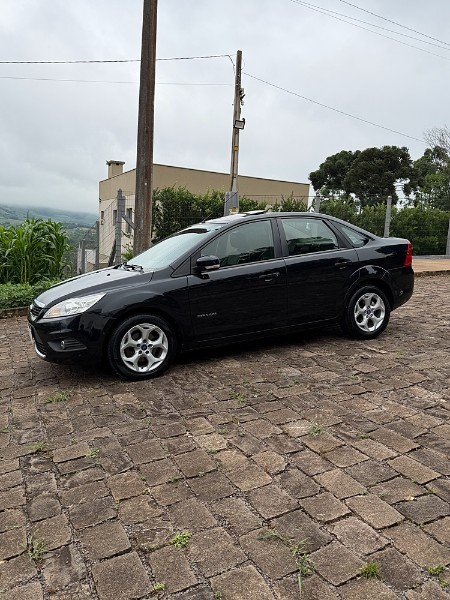 FORD FOCUS SEDAN FOCUS 2.0 TITANIUM PLUS SEDAN 16V FLEX 4P AUTOMÁTICO 2012/2012 BOSCO AUTOMÓVEIS GUAPORÉ / Carros no Vale