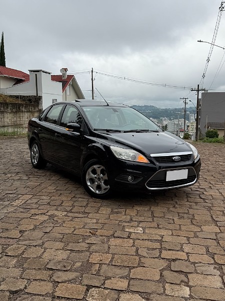 FORD FOCUS SEDAN FOCUS 2.0 TITANIUM PLUS SEDAN 16V FLEX 4P AUTOMÁTICO 2012/2012 BOSCO AUTOMÓVEIS GUAPORÉ / Carros no Vale