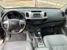 TOYOTA HILUX 2.7 SRV CD 4X4 2013/2014 LAVENDA VEÍCULOS ARROIO DO MEIO / Carros no Vale