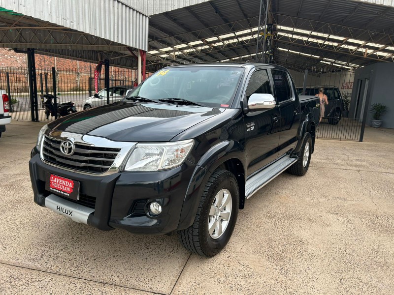 TOYOTA HILUX 2.7 SRV CD 4X4 2013/2014 LAVENDA VEÍCULOS ARROIO DO MEIO / Carros no Vale