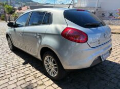 FIAT BRAVO 1.8 ESSENCE 16V FLEX 4P MANUAL 2011/2012 COMPLETO VEÍCULOS GUAPORÉ / Carros no Vale