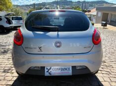 FIAT BRAVO 1.8 ESSENCE 16V FLEX 4P MANUAL 2011/2012 COMPLETO VEÍCULOS GUAPORÉ / Carros no Vale