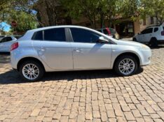 FIAT BRAVO 1.8 ESSENCE 16V FLEX 4P MANUAL 2011/2012 COMPLETO VEÍCULOS GUAPORÉ / Carros no Vale