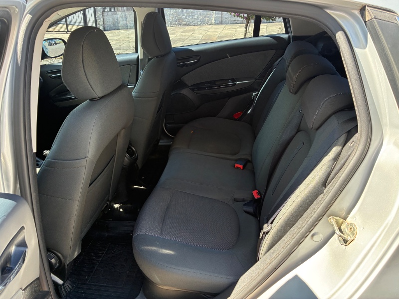 FIAT BRAVO 1.8 ESSENCE 16V FLEX 4P MANUAL 2011/2012 COMPLETO VEÍCULOS GUAPORÉ / Carros no Vale