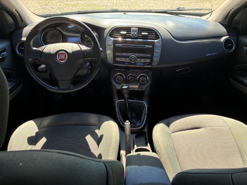FIAT BRAVO 1.8 ESSENCE 16V FLEX 4P MANUAL 2011/2012 COMPLETO VEÍCULOS GUAPORÉ / Carros no Vale