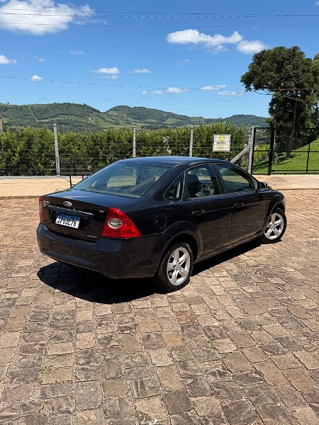 FORD FOCUS 2.0 16V FLEX 4P AUTOMÁTICO 2009/2009 BOSCO AUTOMÓVEIS GUAPORÉ / Carros no Vale