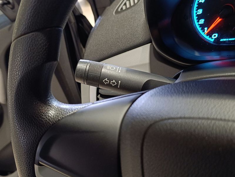 Chevrolet Onix 1.4 Lt 2017/2018 SIM VEÍCULOS PORTO ALEGRE / Carros no Vale