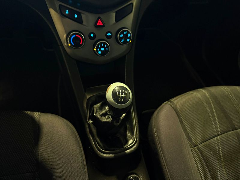 Chevrolet Sonic 1.6 Lt 16v 2013/2014 SIM VEÍCULOS PORTO ALEGRE / Carros no Vale