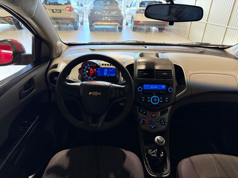 Chevrolet Sonic 1.6 Lt 16v 2013/2014 SIM VEÍCULOS PORTO ALEGRE / Carros no Vale