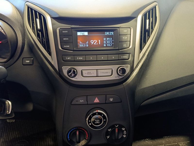 Hyundai Hb20 Comfort 1.6 16v Mec. 2015/2016 SIM VEÍCULOS PORTO ALEGRE / Carros no Vale