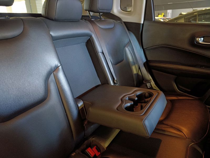 Jeep Compass Limited 2.0 4×2 16v 2018/2019 SIM VEÍCULOS PORTO ALEGRE / Carros no Vale