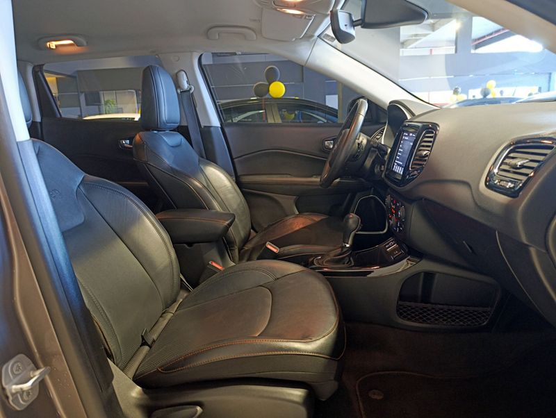 Jeep Compass Limited 2.0 4×2 16v 2018/2019 SIM VEÍCULOS PORTO ALEGRE / Carros no Vale