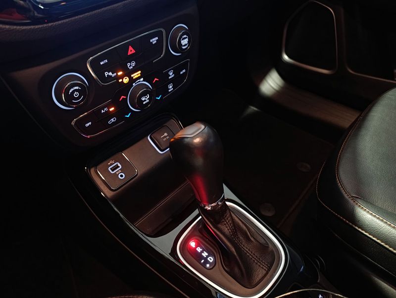 Jeep Compass Limited 2.0 4×2 16v 2018/2019 SIM VEÍCULOS PORTO ALEGRE / Carros no Vale