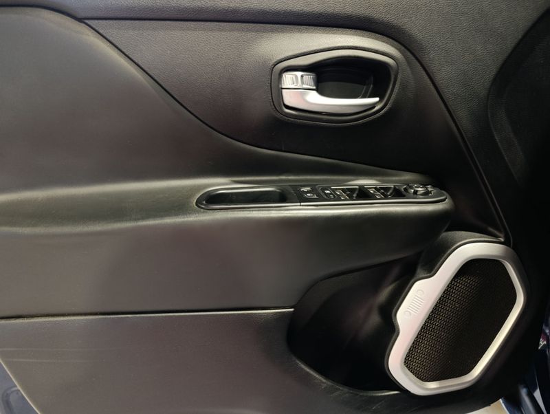 Jeep Renegade Longitude 1.8 2019/2019 SIM VEÍCULOS PORTO ALEGRE / Carros no Vale