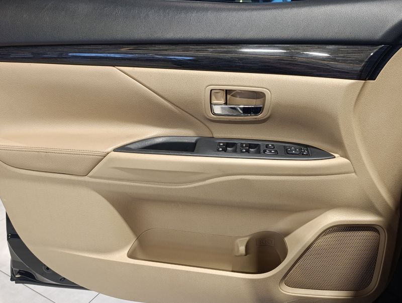 Mitsubishi Outlander 3.0 Gt 4×4 V6 24v 2016/2016 SIM VEÍCULOS PORTO ALEGRE / Carros no Vale