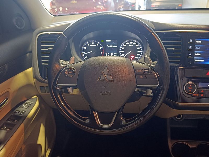 Mitsubishi Outlander 3.0 Gt 4×4 V6 24v 2016/2016 SIM VEÍCULOS PORTO ALEGRE / Carros no Vale