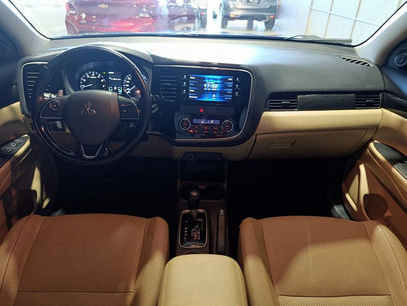Mitsubishi Outlander 3.0 Gt 4×4 V6 24v 2016/2016 SIM VEÍCULOS PORTO ALEGRE / Carros no Vale