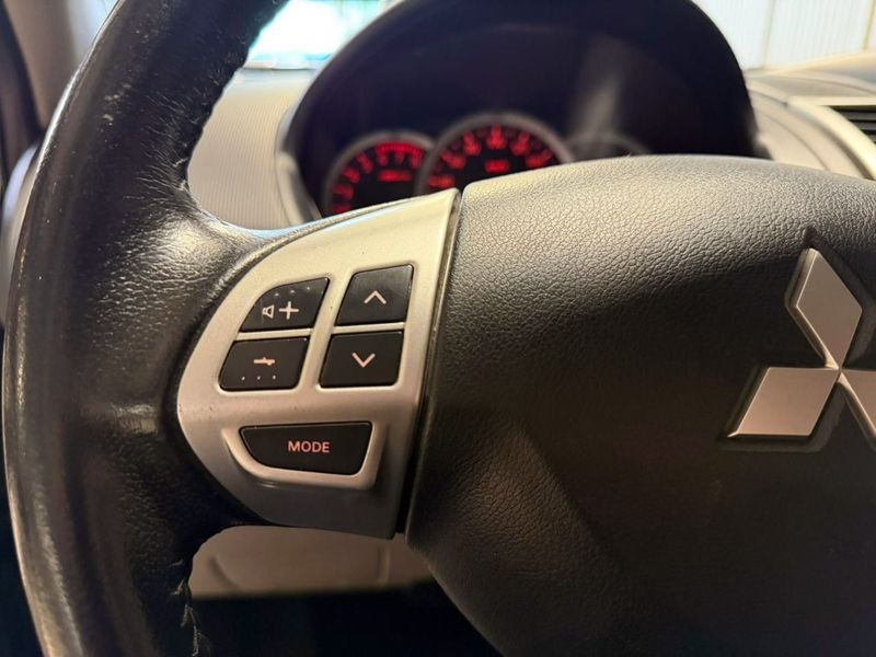 Mitsubishi Pajero Dakar 4×4 3.5 7 Lugares 2013/2013 SIM VEÍCULOS PORTO ALEGRE / Carros no Vale