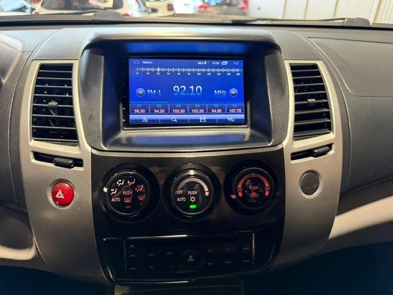 Mitsubishi Pajero Dakar 4×4 3.5 7 Lugares 2013/2013 SIM VEÍCULOS PORTO ALEGRE / Carros no Vale