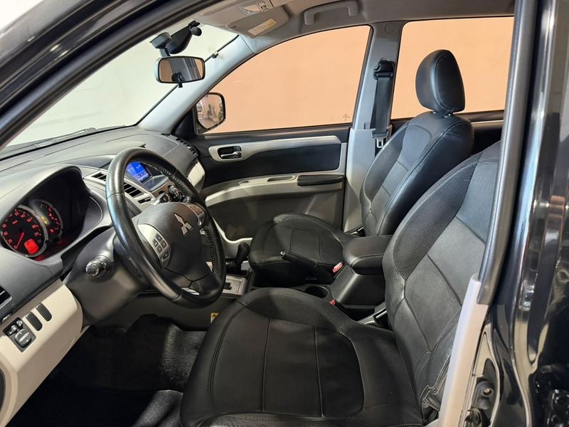 Mitsubishi Pajero Dakar 4×4 3.5 7 Lugares 2013/2013 SIM VEÍCULOS PORTO ALEGRE / Carros no Vale