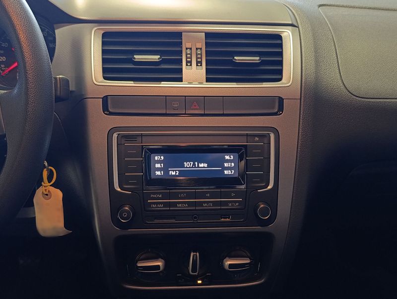 Volkswagen Fox Tl Mcv 2016/2017 SIM VEÍCULOS PORTO ALEGRE / Carros no Vale