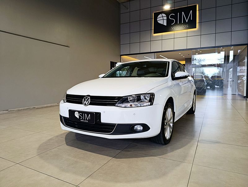 Volkswagen Jetta 2.0t 2014/2014 SIM VEÍCULOS PORTO ALEGRE / Carros no Vale