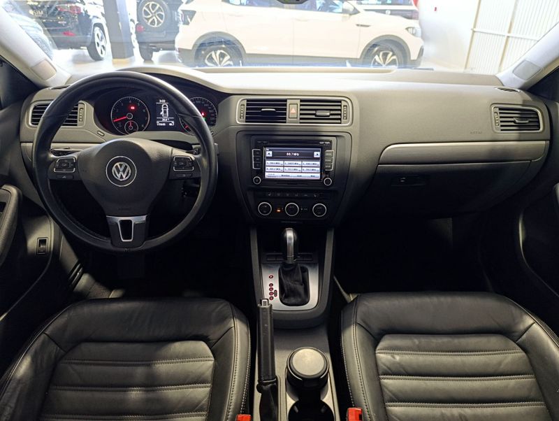 Volkswagen Jetta 2.0t 2014/2014 SIM VEÍCULOS PORTO ALEGRE / Carros no Vale