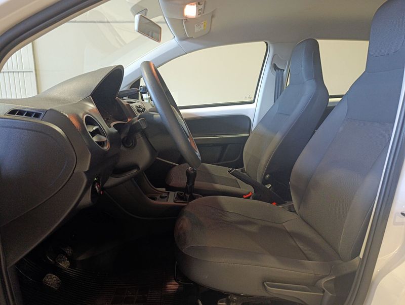 Volkswagen Up 1.0 Mpi Total 2019/2020 SIM VEÍCULOS PORTO ALEGRE / Carros no Vale