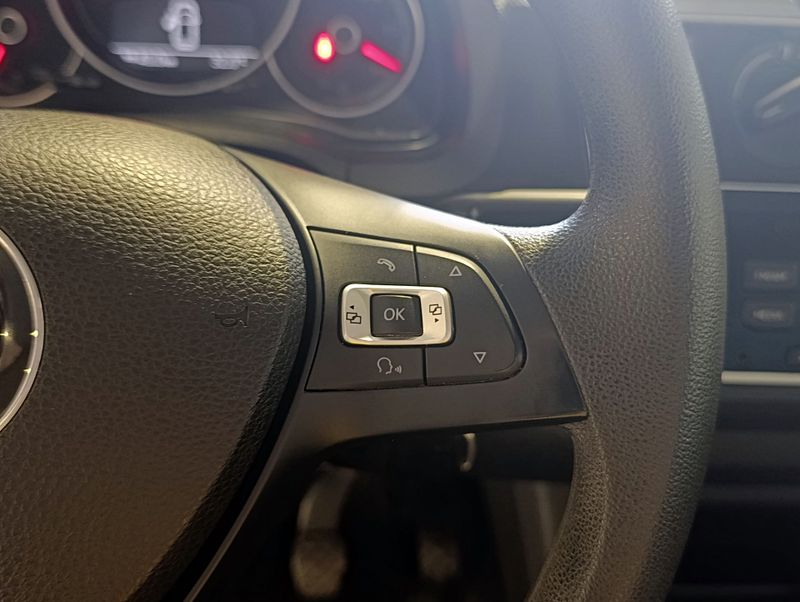 Volkswagen Up 1.0 Mpi Total 2019/2020 SIM VEÍCULOS PORTO ALEGRE / Carros no Vale